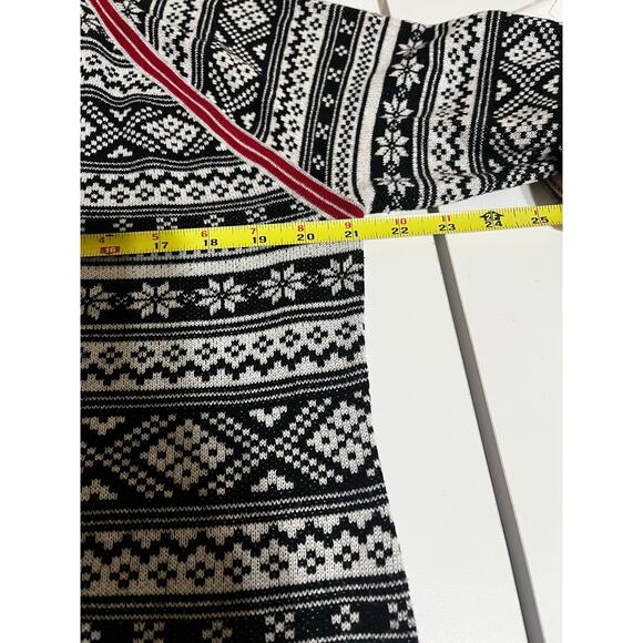 Eddie Bauer Black & White Winter Sweater w/ Snowflake pattern - Womens Sz Large - Picture 4 of 6